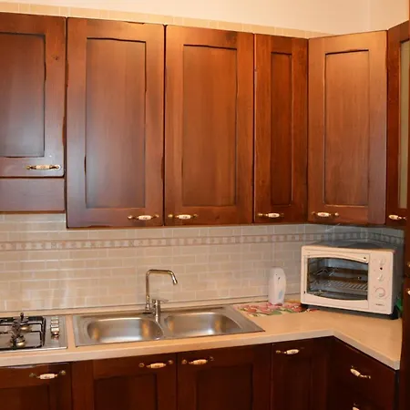 Borgo Dei Normanni מלון דירות 3*